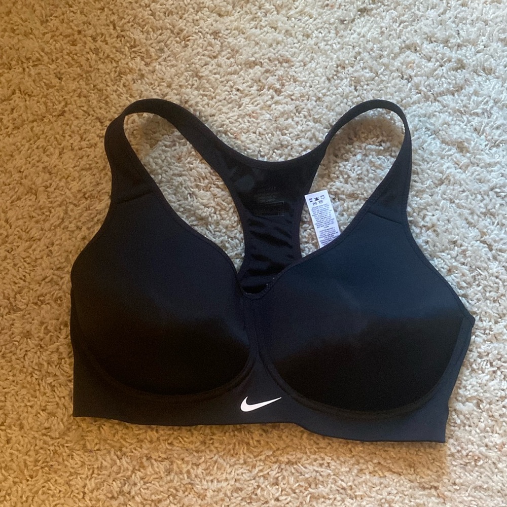 Nike mold cups Sports bra